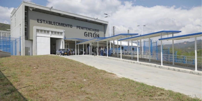 Alias ‘El Viejo’ exmiembro de las Farc amenaza al director de la cárcel de máxima seguridad Palogordo en Girón