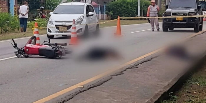 Dos menores fueron asesinados mientras se movilizaban en una moto.